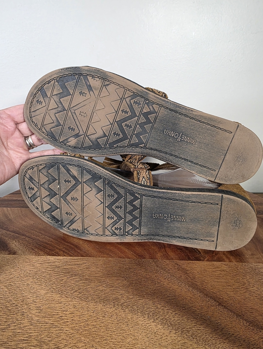 Minnetonka Maui Passport Fringe Suede Sandals - Brown Tribal Boho Size 9 - Picture 10 of 13